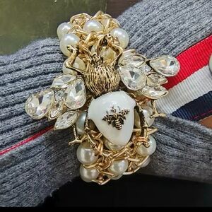 Vintage Luxury Honeybee Gold White Pearl Linked Bracelet